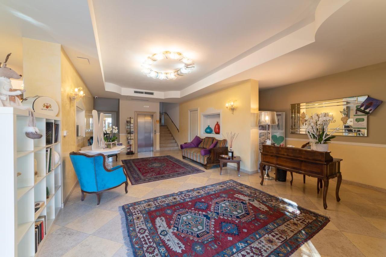 Albergo Minuetto アドリア エクステリア 写真
